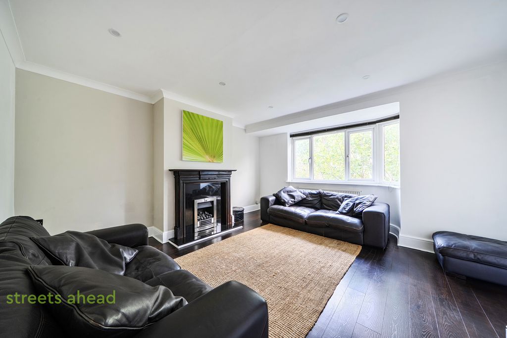 Property photo 1 of 13 4A4083E1-B208-454...