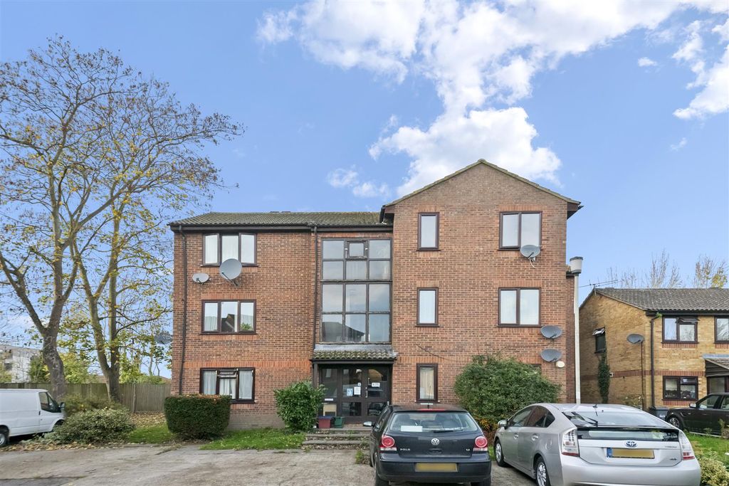 Property photo 1 of 8