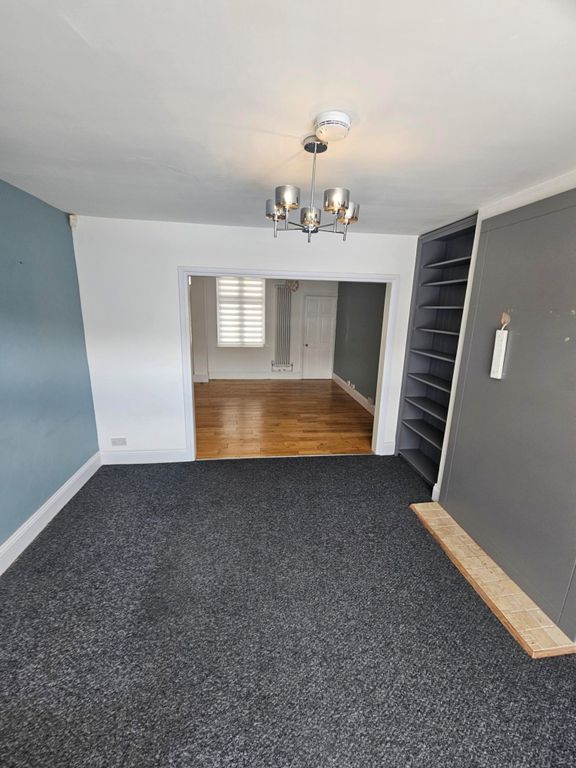 Property photo 3 of 10 Loungea