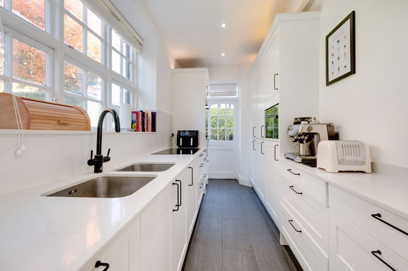 Property photo 3 of 12 Photo 10