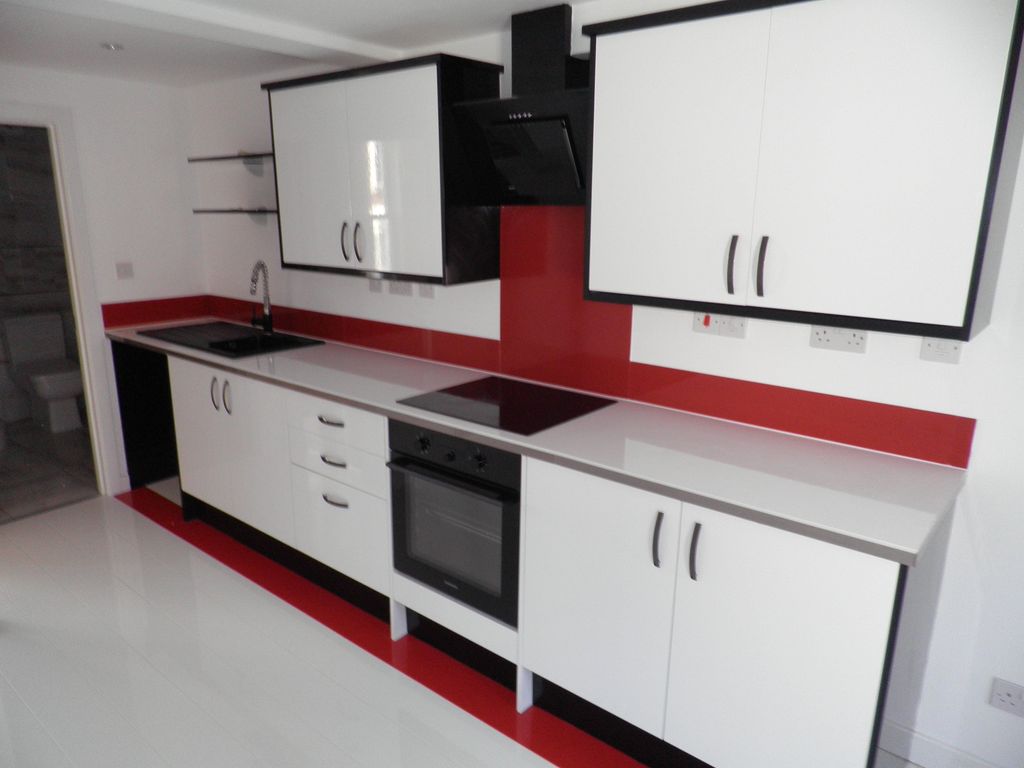 Property photo 3 of 5 Kitchen