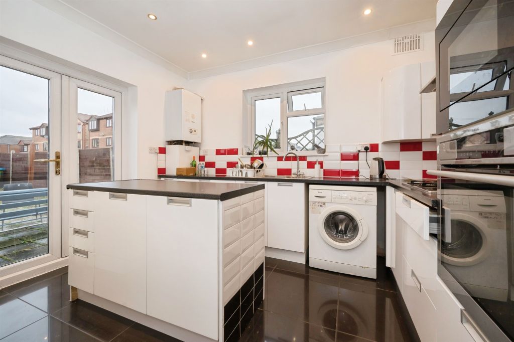 Property photo 2 of 14