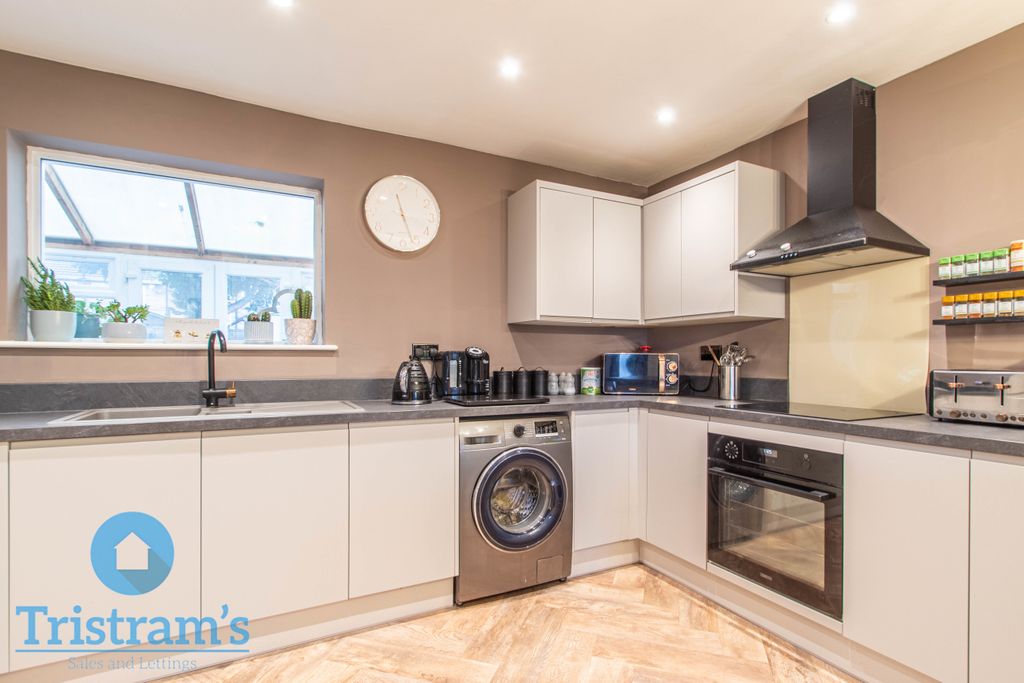 Property photo 3 of 23