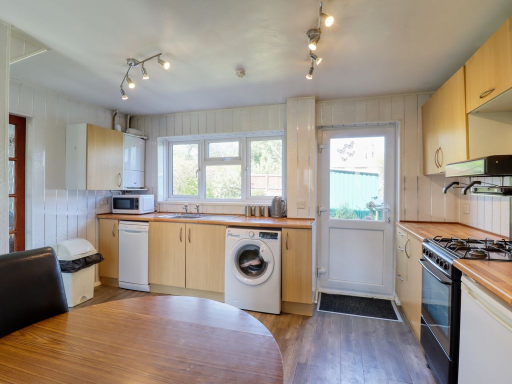 Property photo 3 of 14 Kitchen Ewemove Swindon South