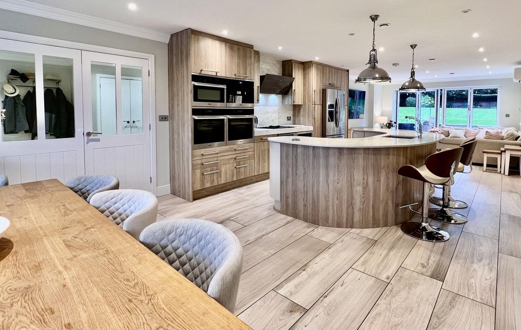 Property photo 2 of 28 Image