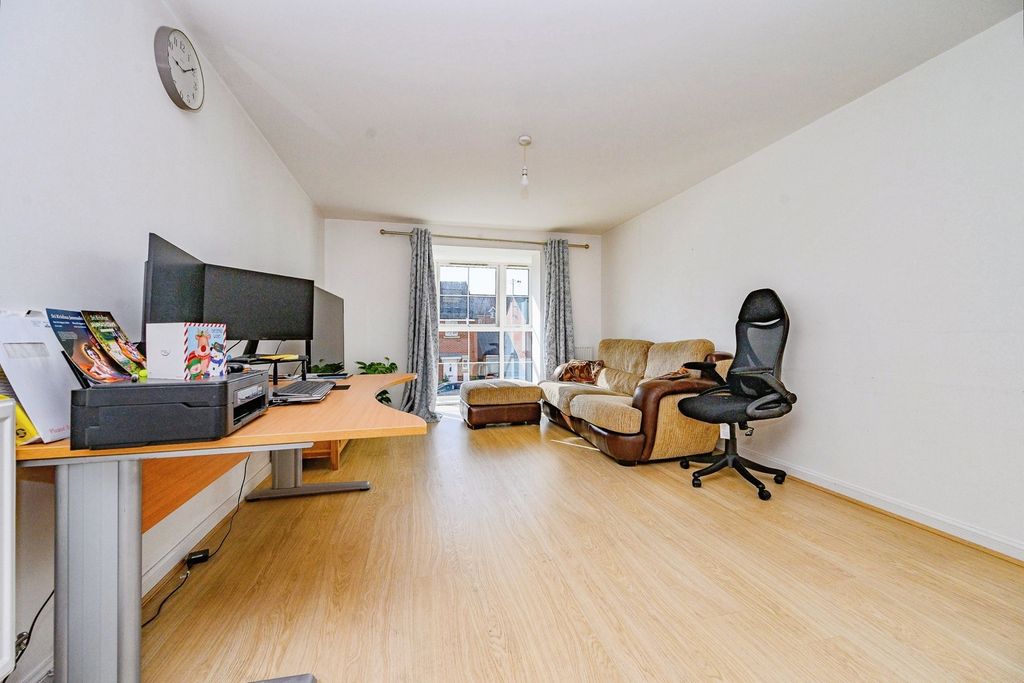 Property photo 3 of 12 Lounge