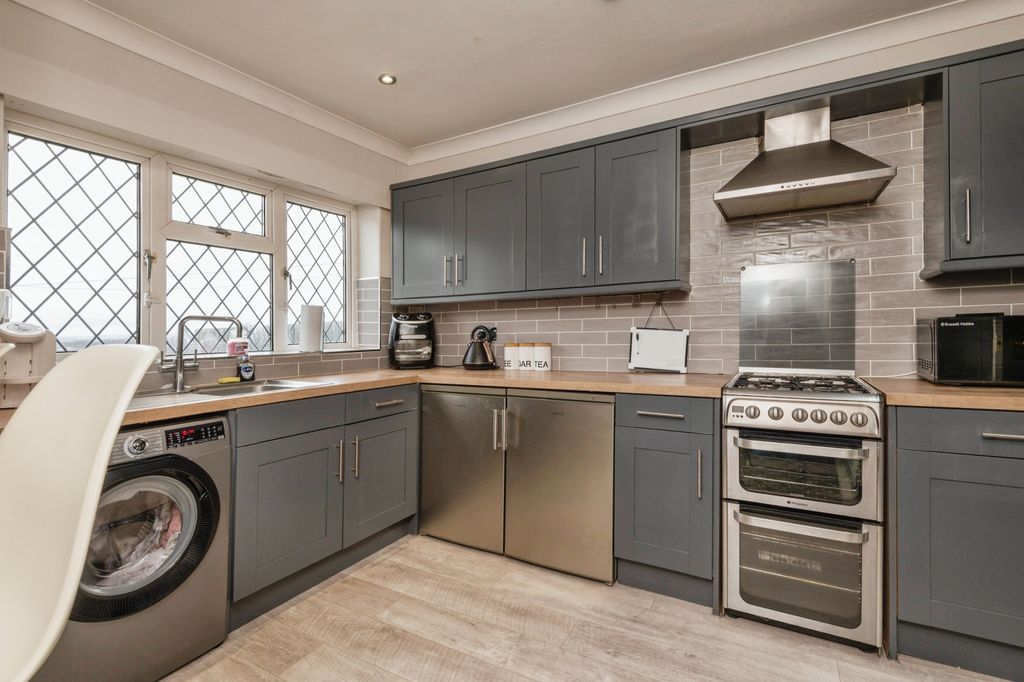 Property photo 3 of 14 Kitchen