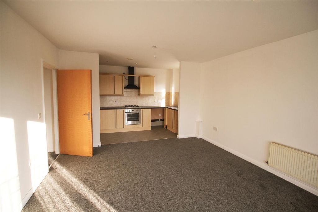 Property photo 3 of 7 Living Area.Jpg