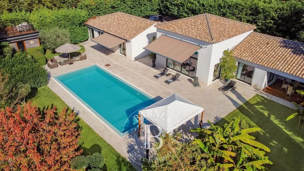 Property photo 1 of 13 Roquefort Les Pins - One-Storey Villa - 5 Bedrooms Plus A Studio