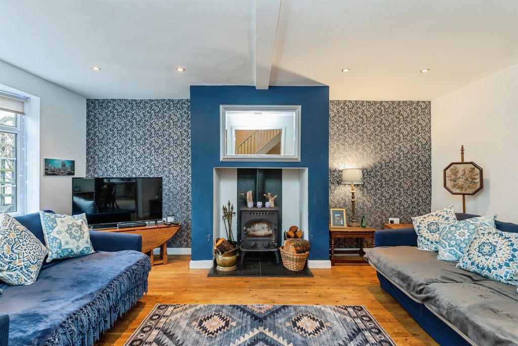 Property photo 2 of 22