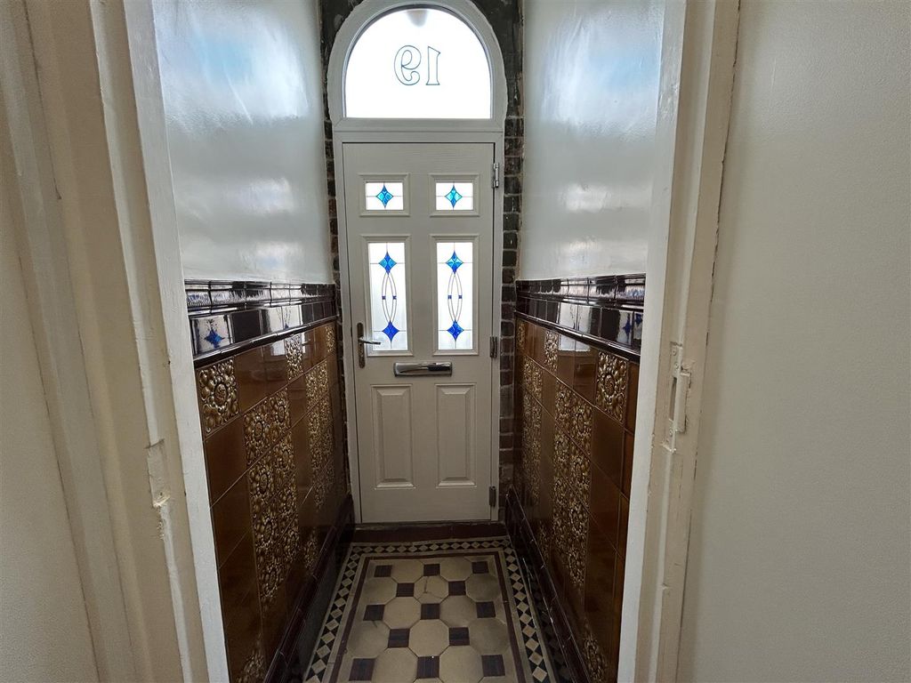 Property photo 2 of 27 Entrance Hallway