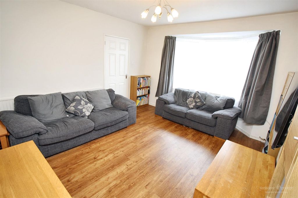 Property photo 3 of 19 Living Room