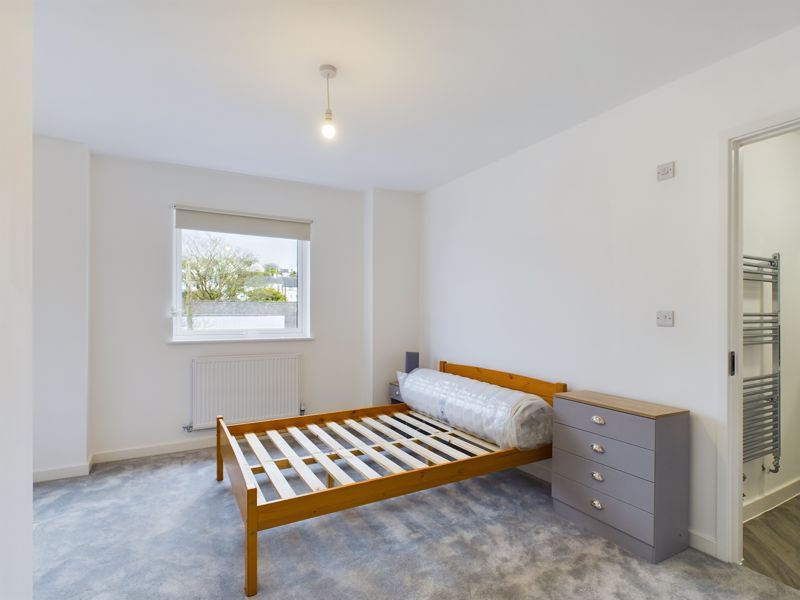 Property photo 2 of 11 Double Bedroom