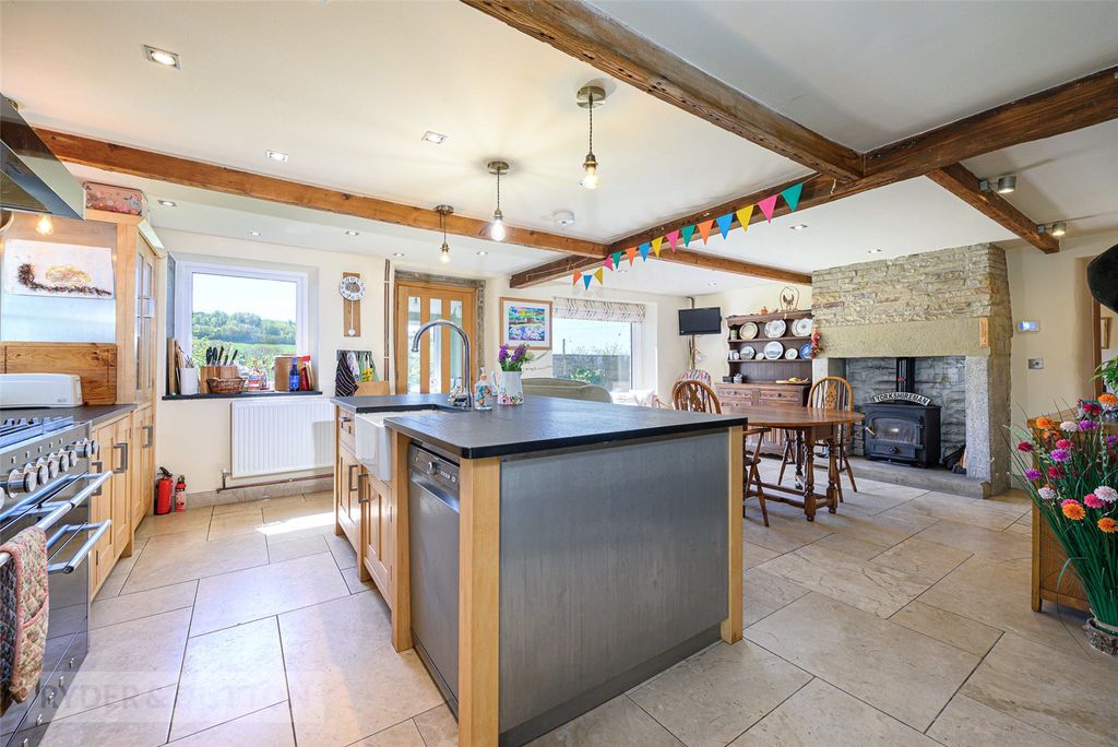Property photo 3 of 26 Dining Kitchen