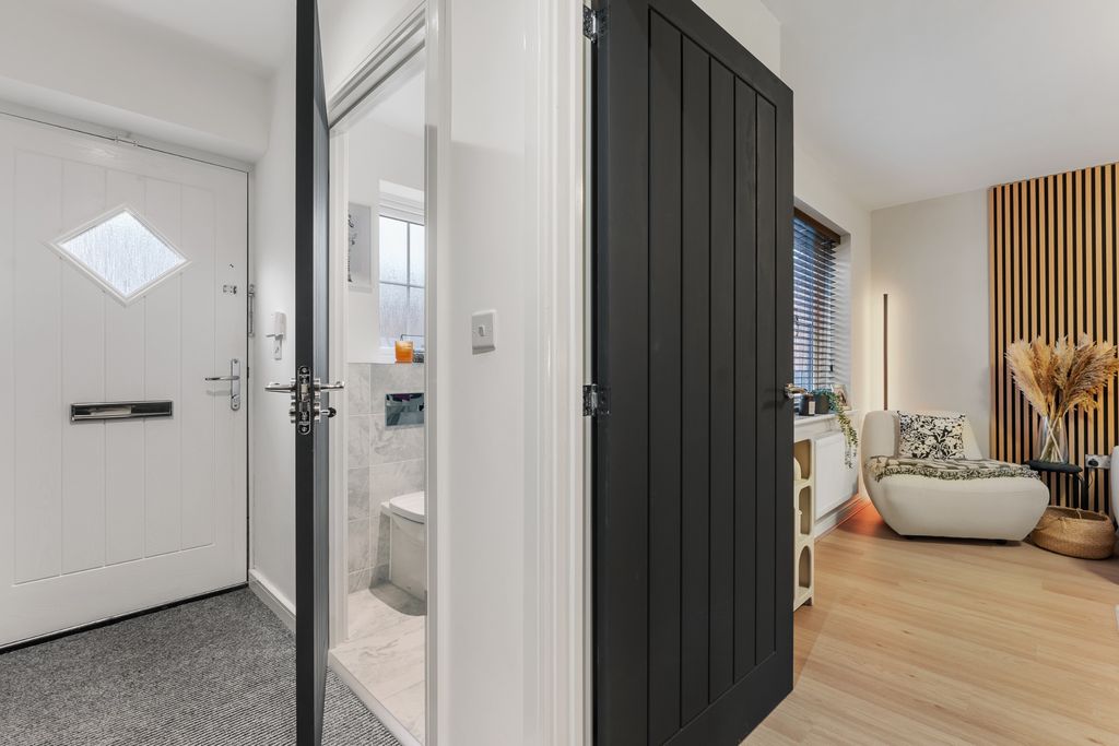 Property photo 3 of 32 Photograph 44