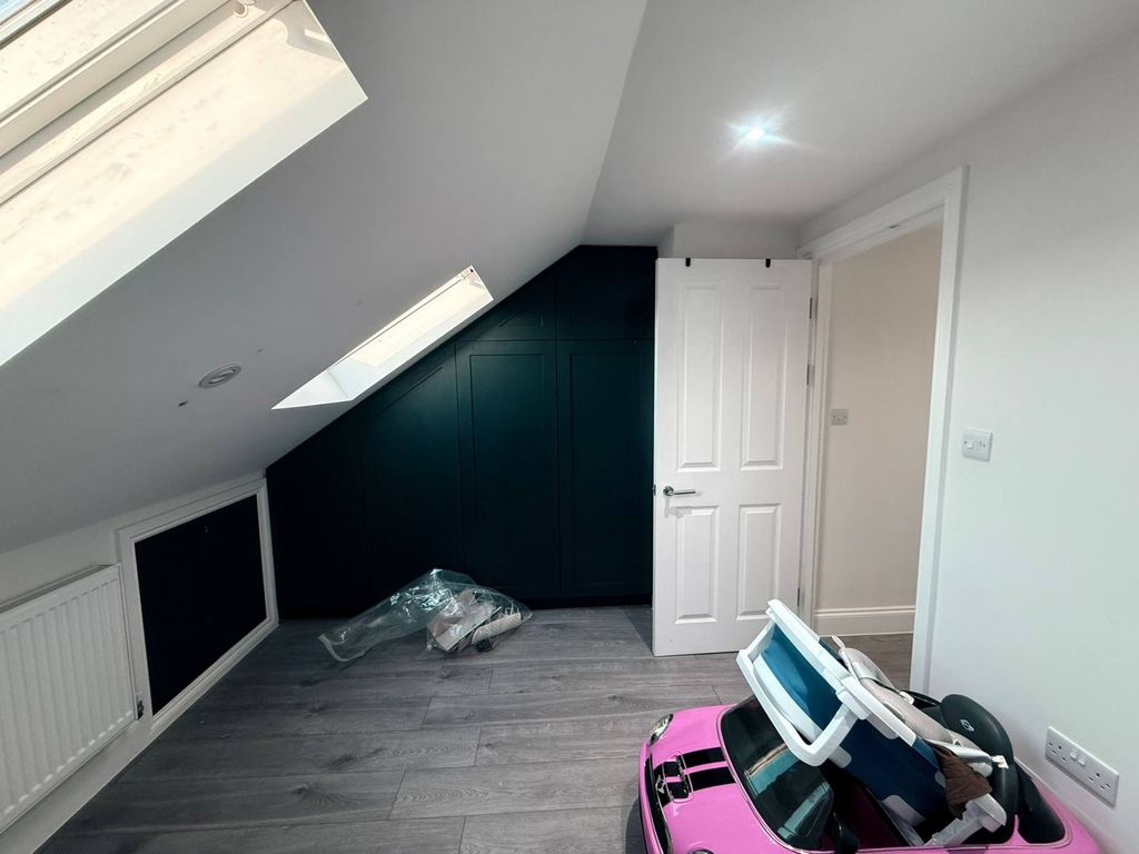 Property photo 3 of 8 Gallery