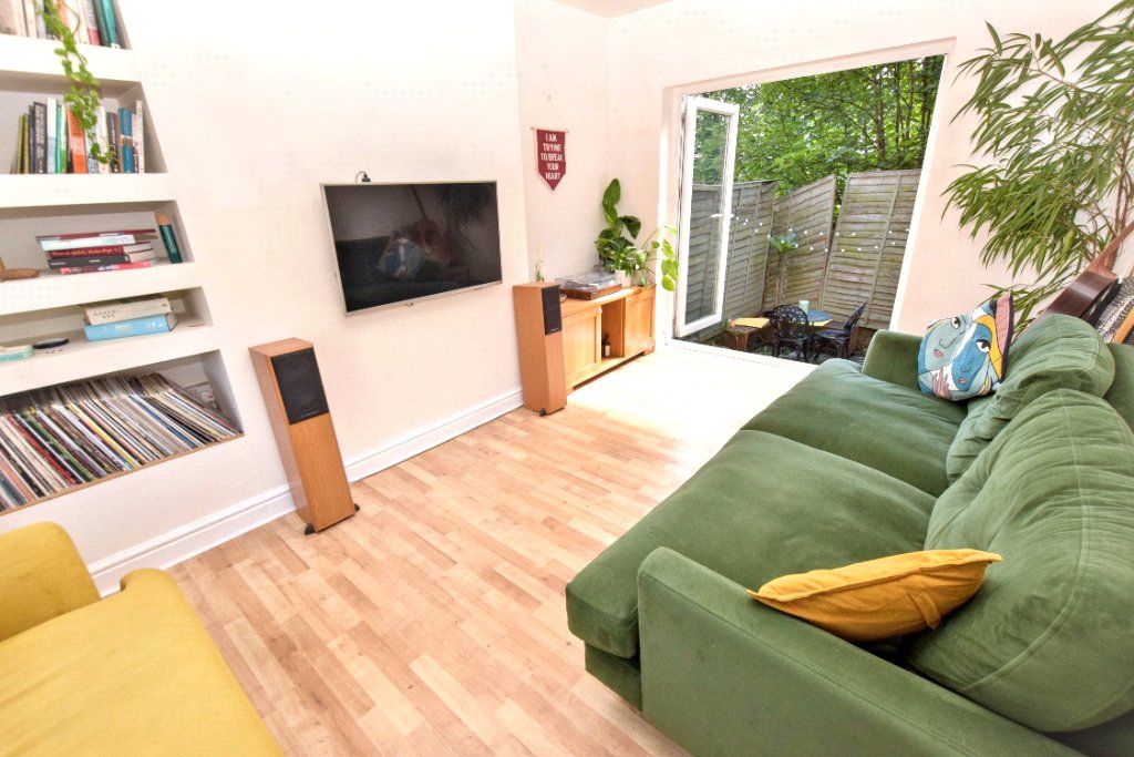 Property photo 2 of 19 Lounge