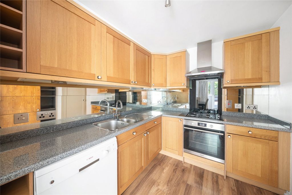 Property photo 3 of 11 Picture No. 06