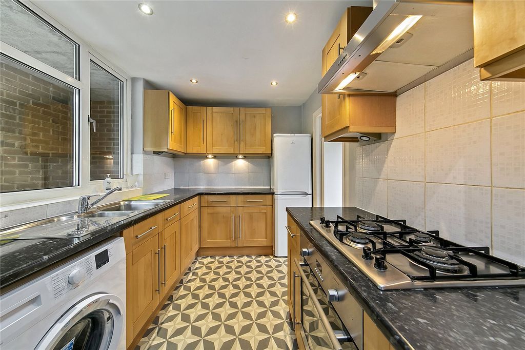 Property photo 3 of 8 Picture No. 18