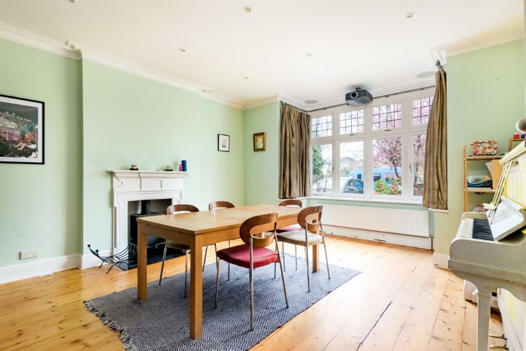 Property photo 2 of 15 Sitting Room