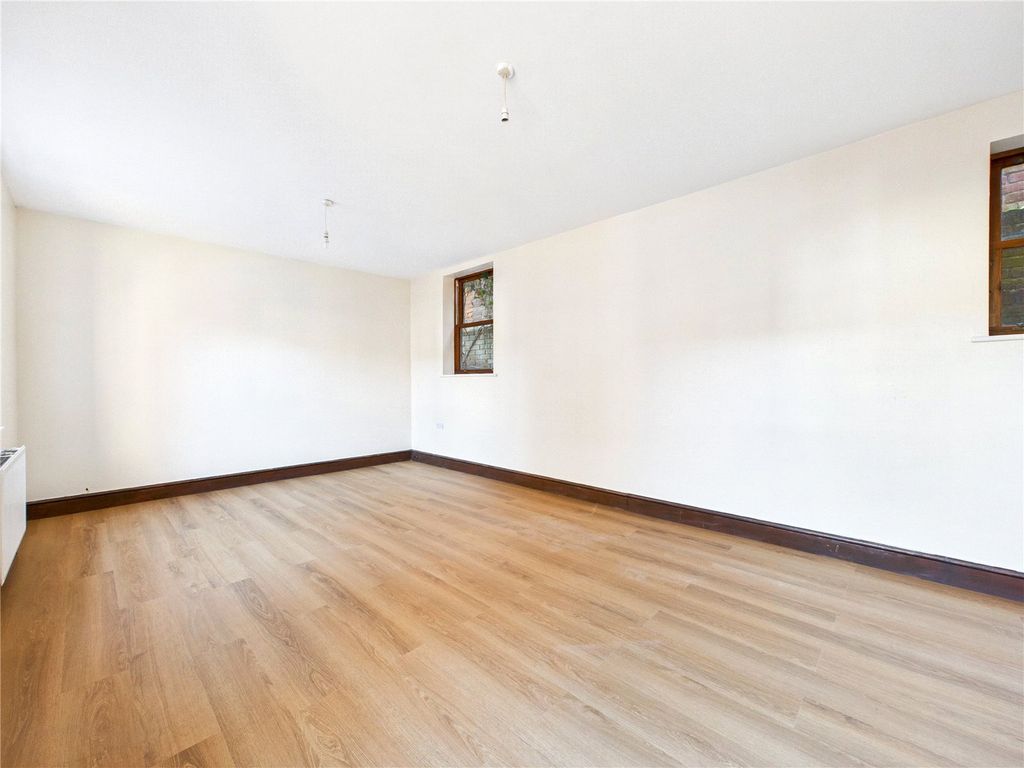 Property photo 3 of 10 Picture No. 03