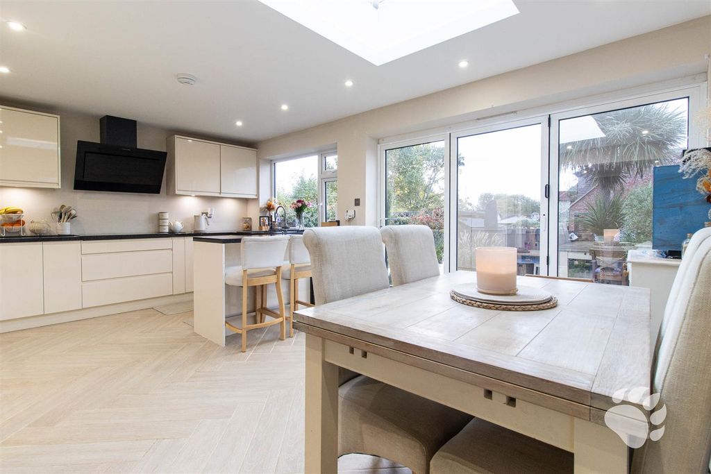 Property photo 3 of 21 Kitchen/Diner