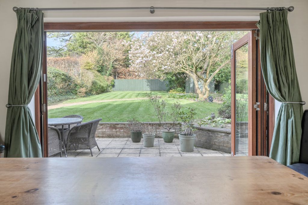 Property photo 3 of 33 Garden