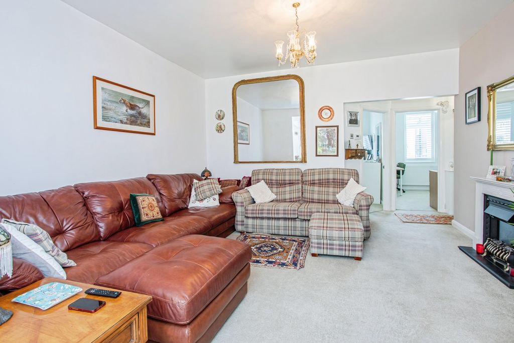 Property photo 2 of 16 .