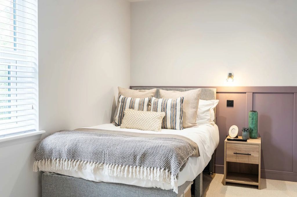 Property photo 3 of 25 A Bright, Well-Maintained Master Bedroom Featuring...