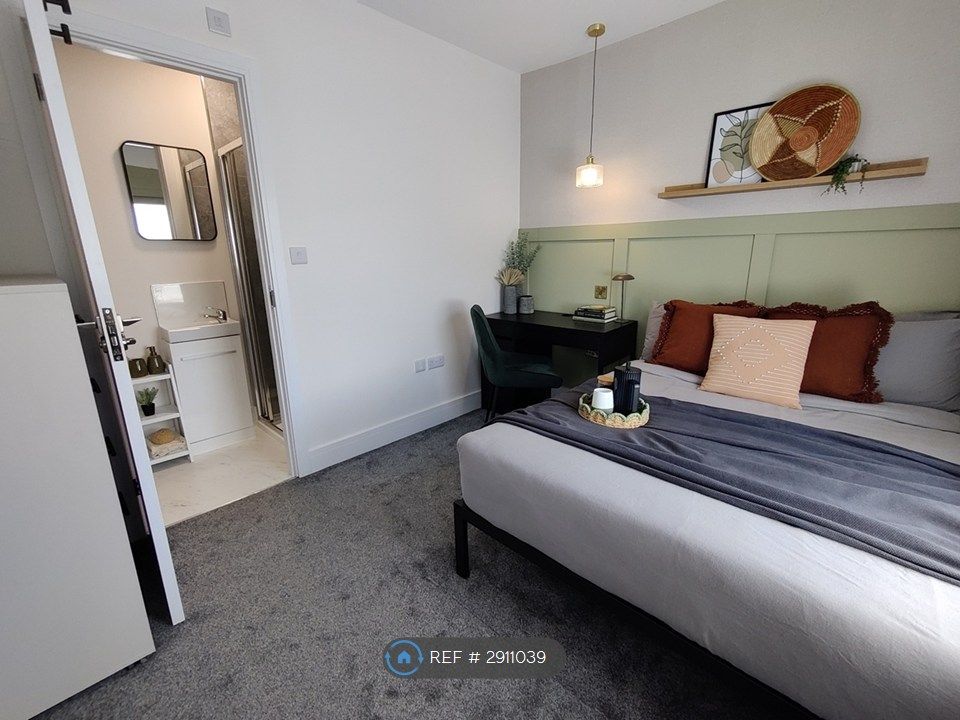 Property photo 1 of 11 Room 5 - Double Ensuite - £745Pcm