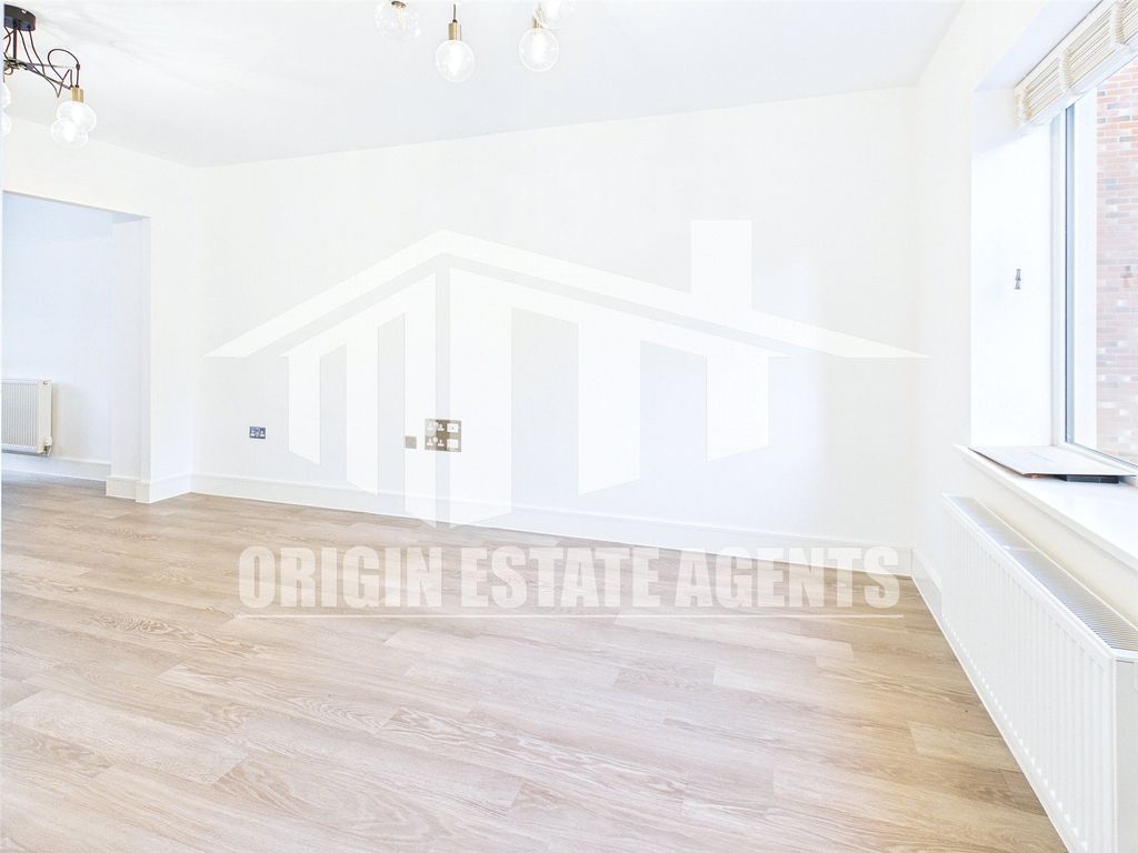 Property photo 3 of 13 Picture No. 02