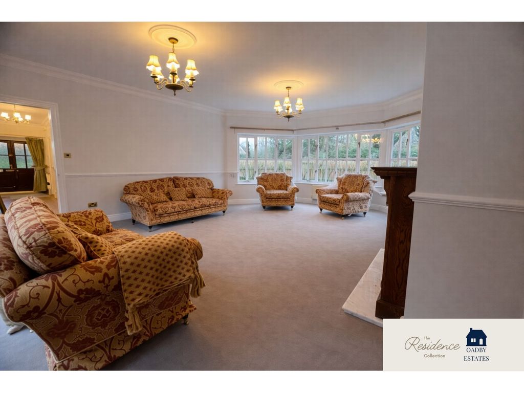 Property photo 3 of 20 Lounge