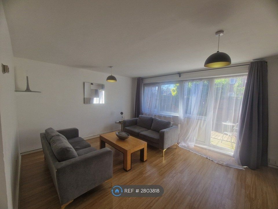 Property photo 1 of 11 Lounge