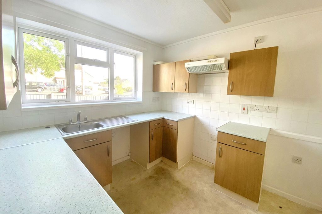 Property photo 2 of 15 44 Woodhayes, Henstridge, Templecombe, Somerset, BA8 0Ru