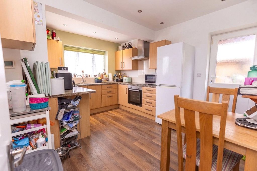 Property photo 2 of 18 Picture No. 30