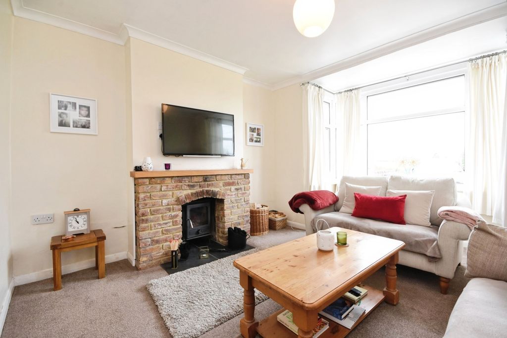 Property photo 3 of 18 Lounge