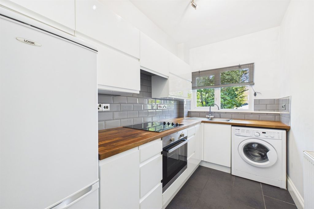 Property photo 2 of 10 Kitchen