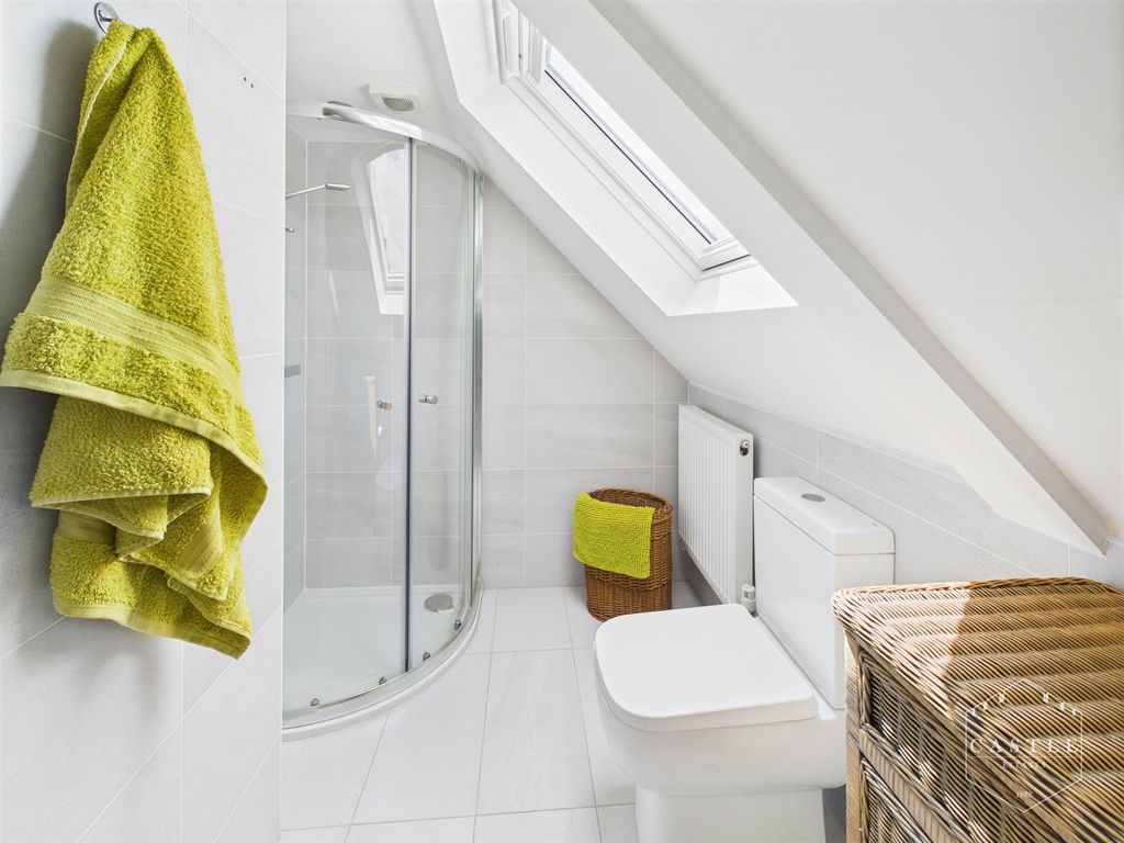 Property photo 3 of 27 Ensuite Shower Room