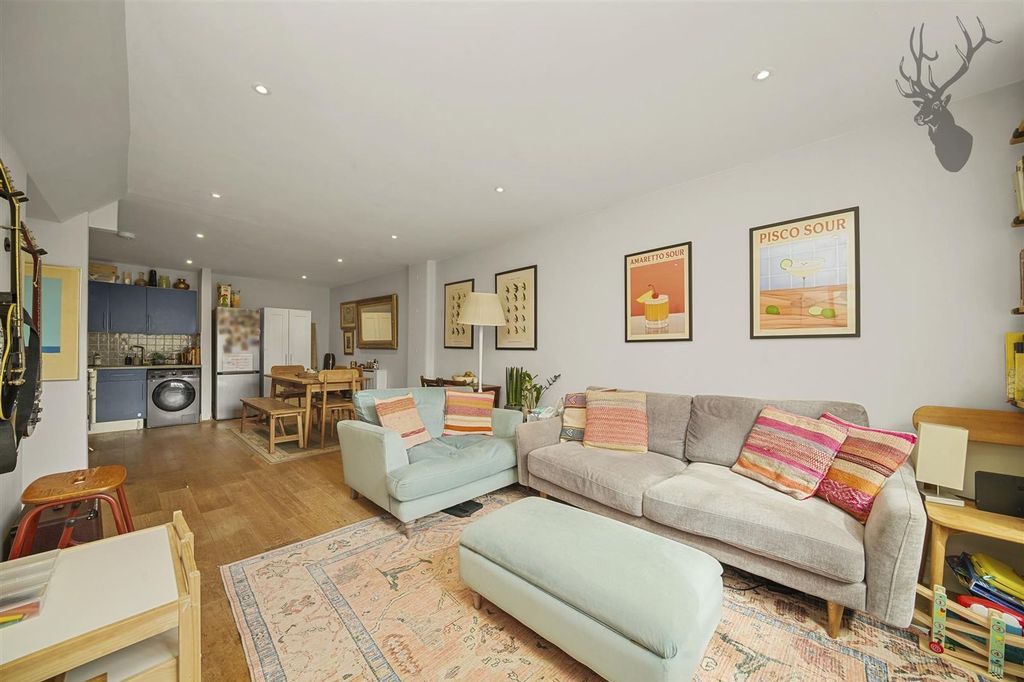 Property photo 2 of 22