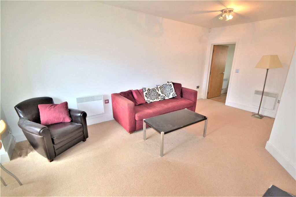 Property photo 3 of 6 Lounge