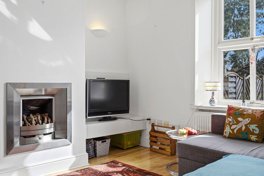 Property photo 2 of 22