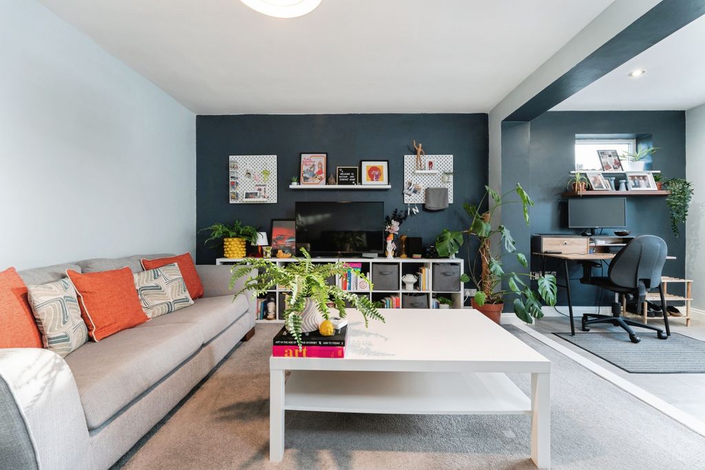 Property photo 3 of 10 Lounge/Dining Room