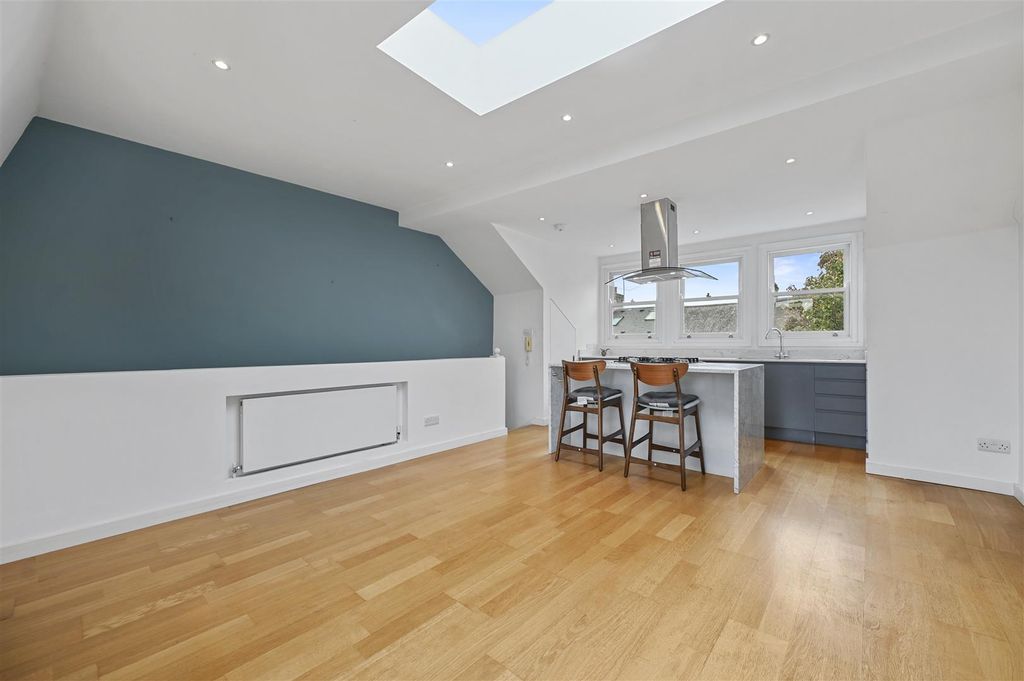 Property photo 2 of 9 Rockley Road - Reception