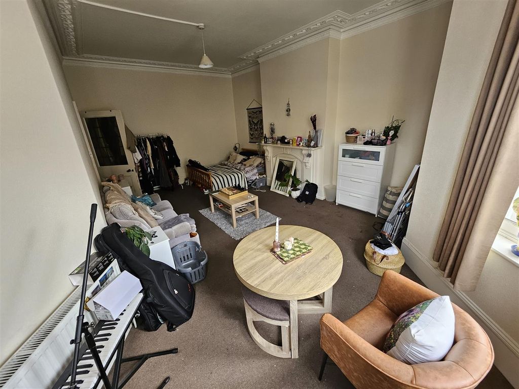 Property photo 3 of 7 Church Road F1, 89 (1).Jpg