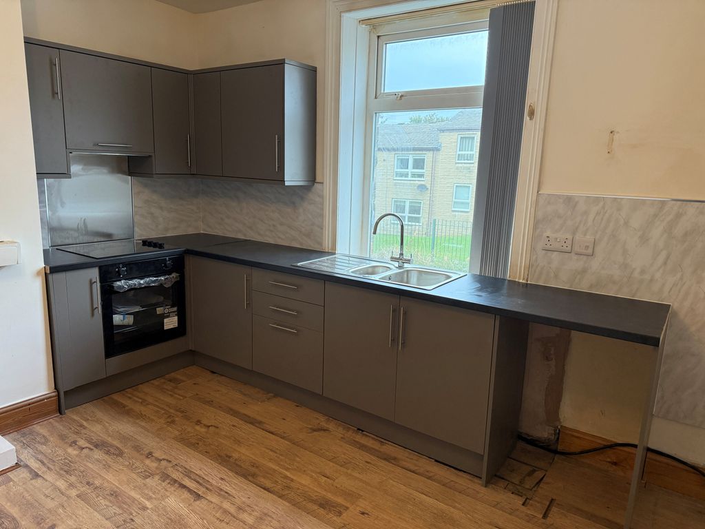 Property photo 3 of 5 Kitchen