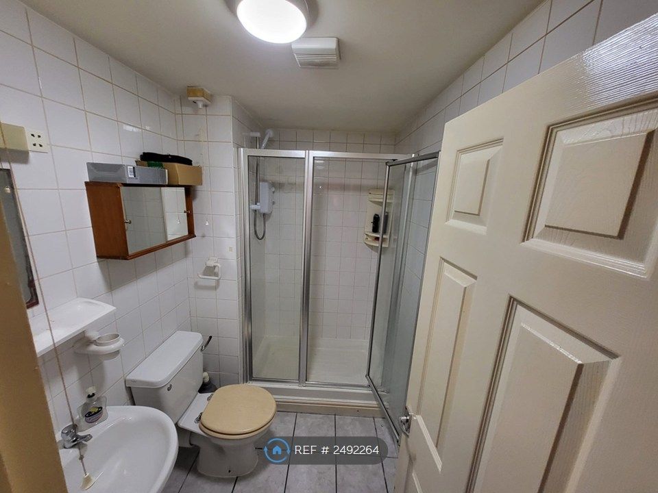 Property photo 2 of 3 Bathroom