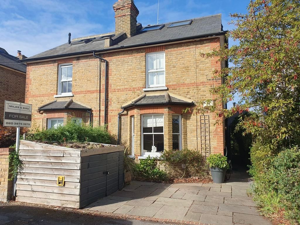 Property photo 1 of 19 Nightingale Road, West Molesey