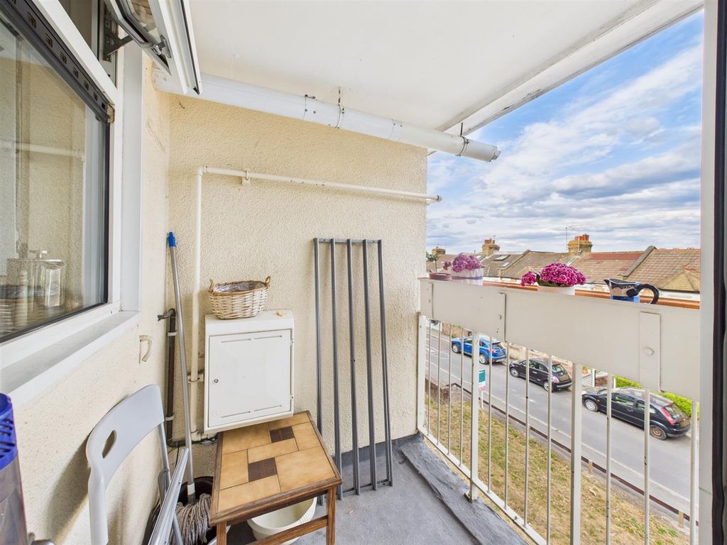 Property photo 3 of 8 Cam04237G0-Pr0174-Still007.Jpg