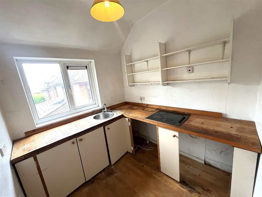 Property photo 2 of 6 Kitchen