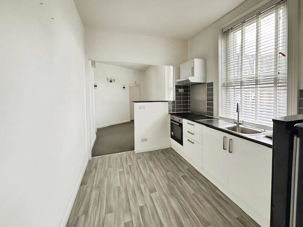 Property photo 1 of 8 Kitchen